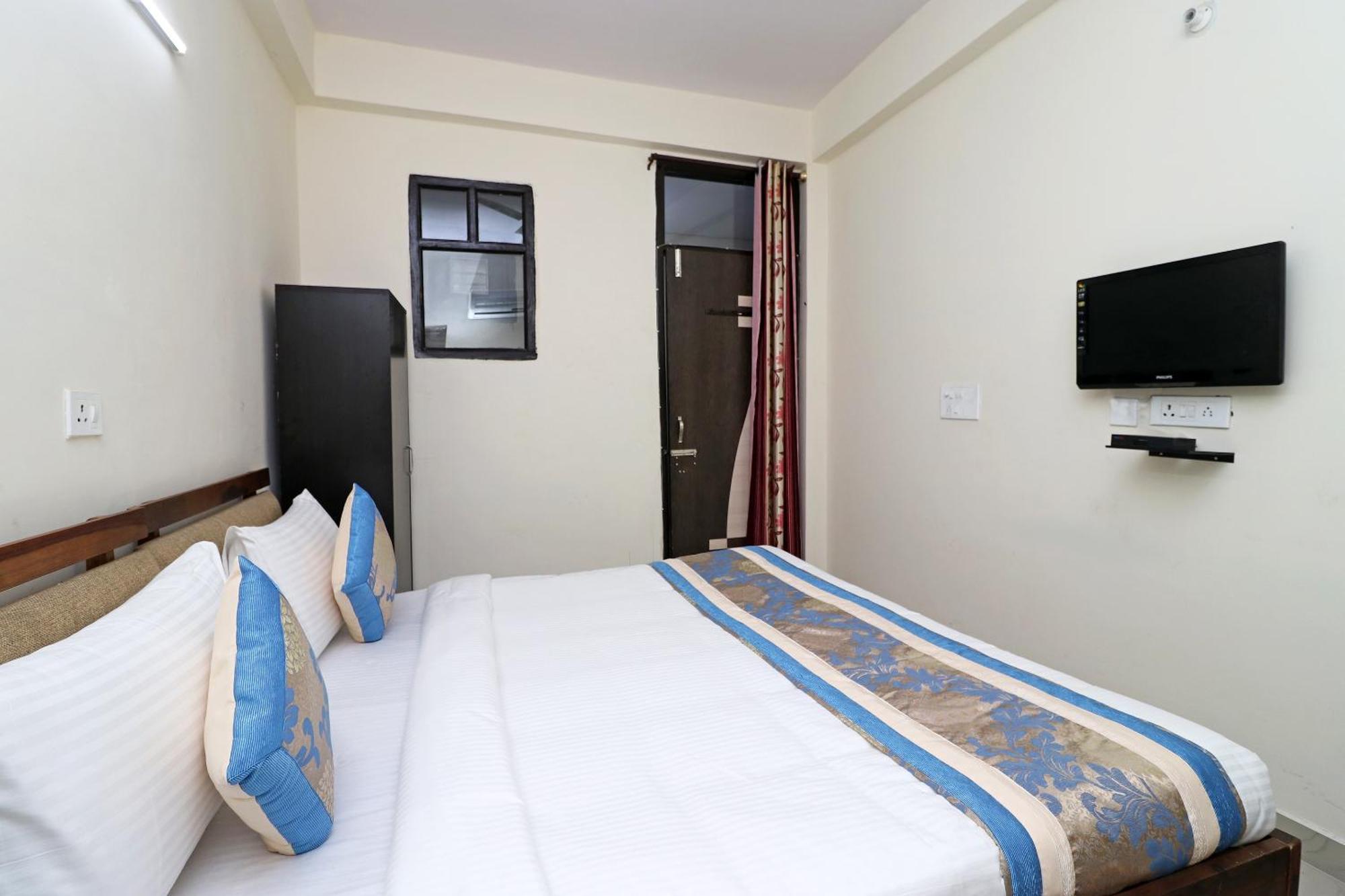 נוידה Oyo Triage Home Stay מראה חיצוני תמונה