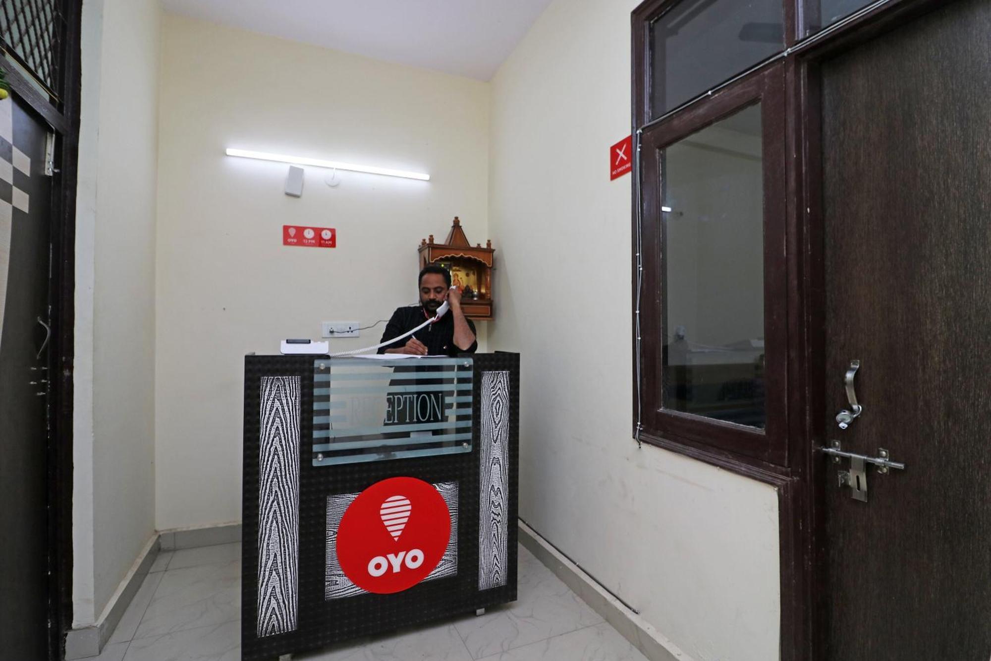 נוידה Oyo Triage Home Stay מראה חיצוני תמונה