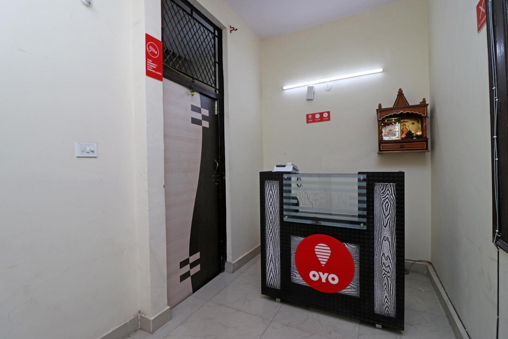 נוידה Oyo Triage Home Stay מראה חיצוני תמונה